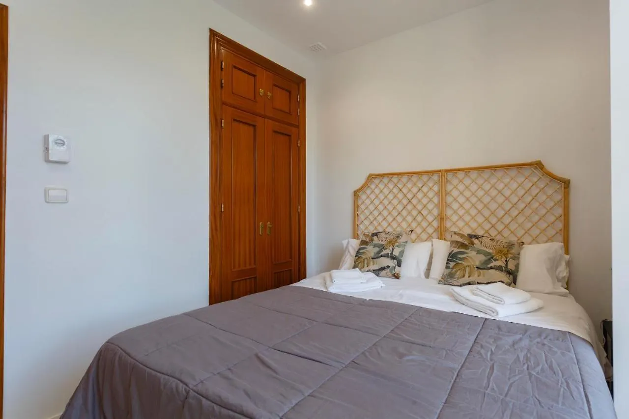 Serenissima Apartment By Cadiz4Rentals 0*,  España